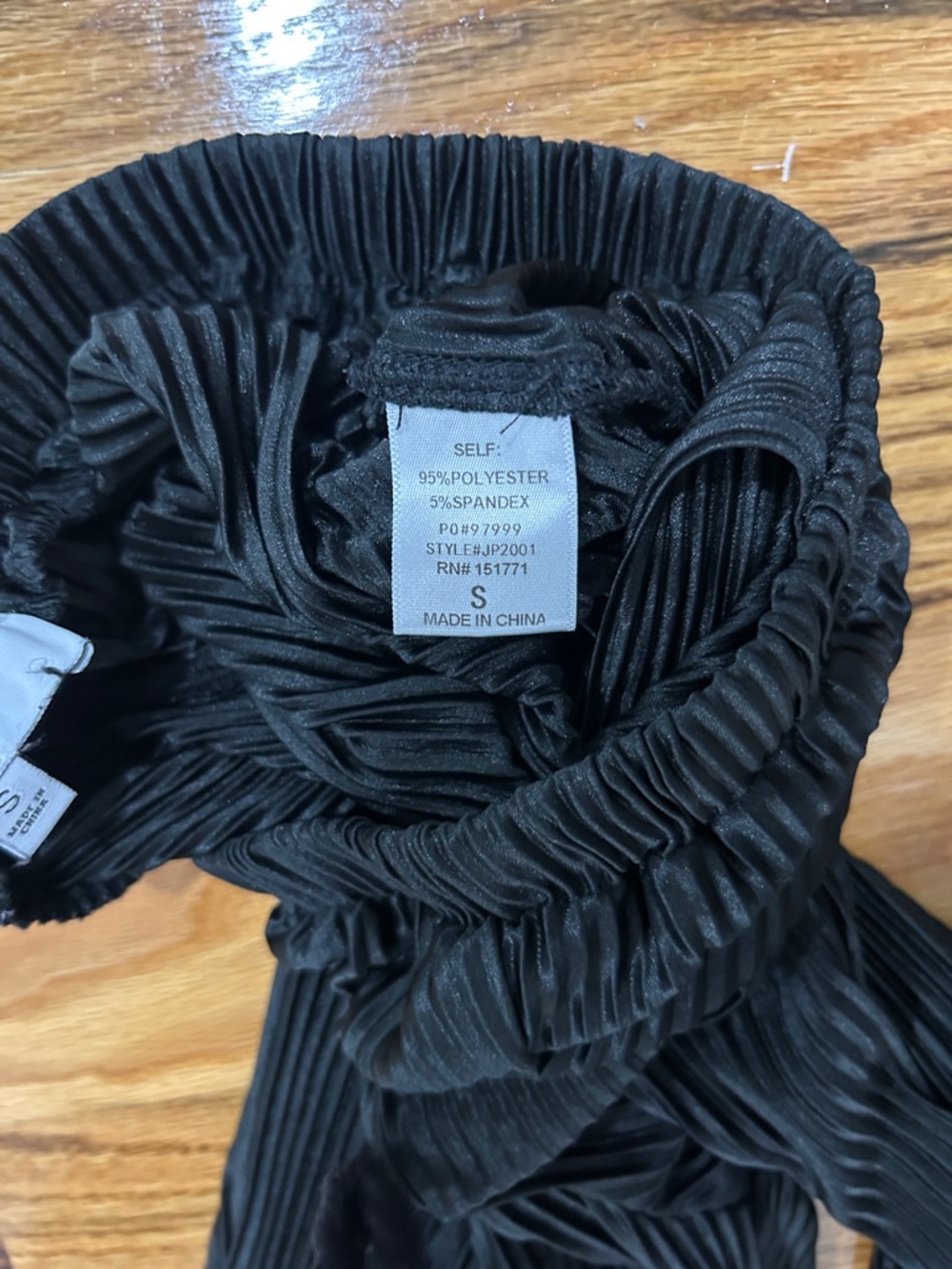 Gilli Black Pleated Wide-Leg Pants - Picture 3 of 6